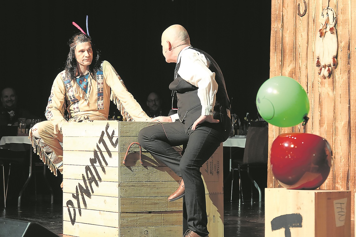 Mario Geiger mit «Ersatz-Old Shatterhand» Winnetou.